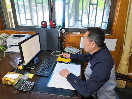 守護(hù)舌尖安全，筑牢疫情防線——飲食服務(wù)中心組織食品安全管理人員在線學(xué)習(xí)與測(cè)試紀(jì)實(shí)